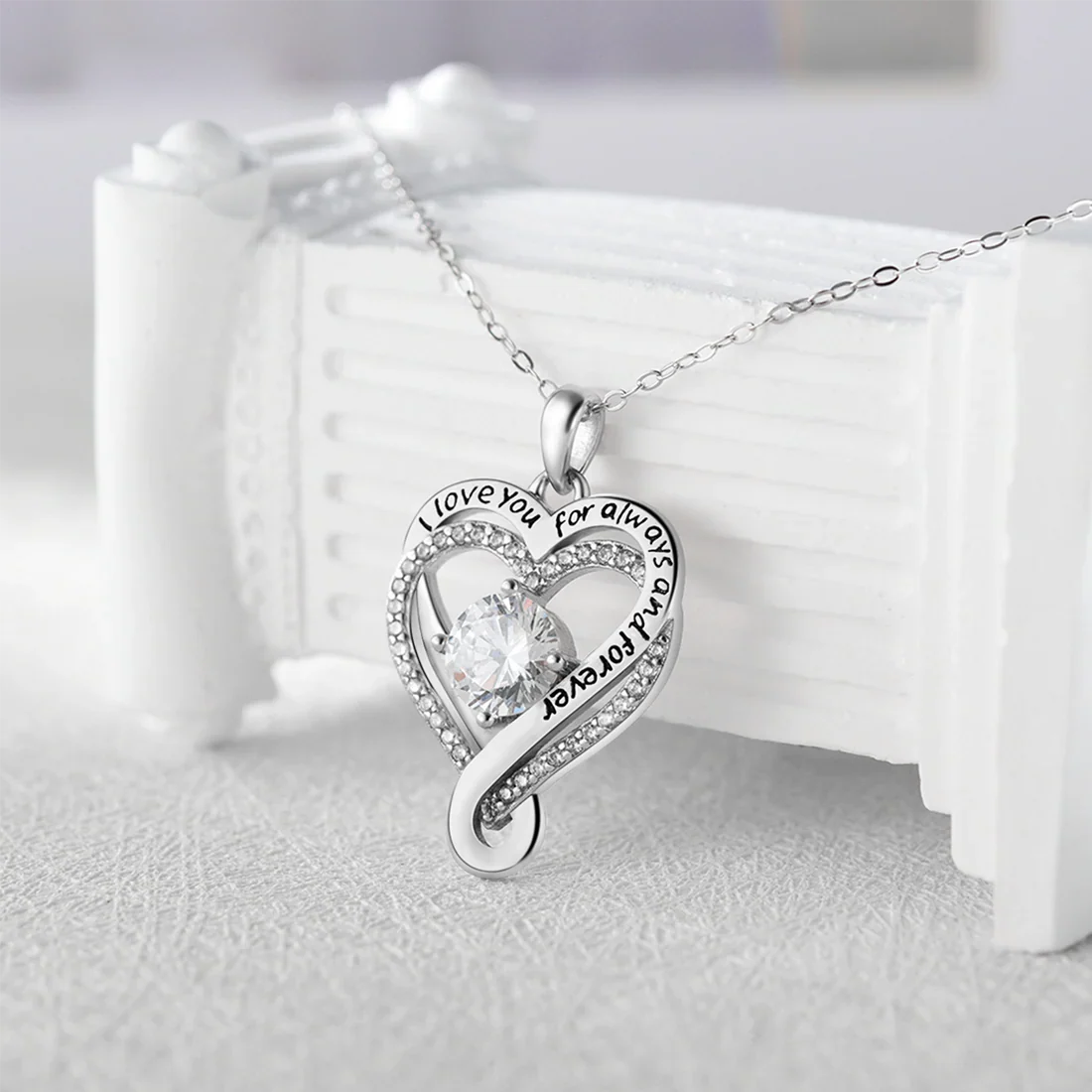 Collar de corazón grabado para esposa con caja LED