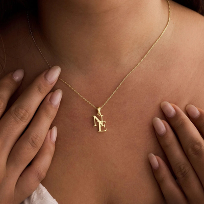 Collar Personalizado con Dobles Iniciales – Resistente al Agua y No se Deslustra