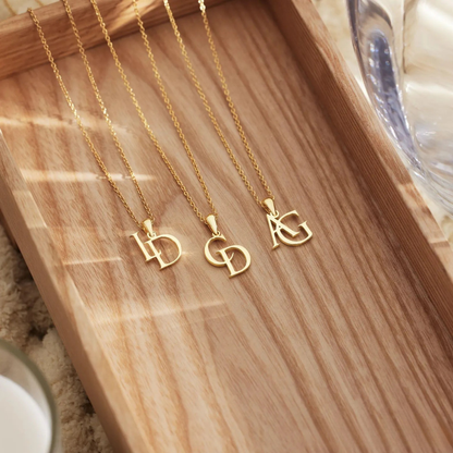 Collar Personalizado con Dobles Iniciales – Resistente al Agua y No se Deslustra